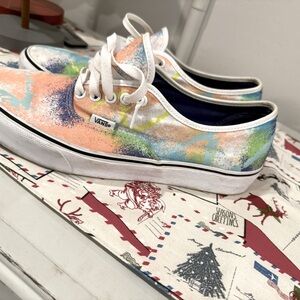 Men’s size 10 Paint splash Vans. Like New!